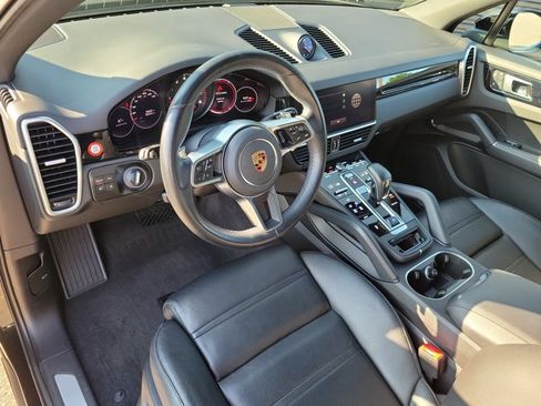 Certified 2023 Porsche Cayenne AWD/4WD image 5
