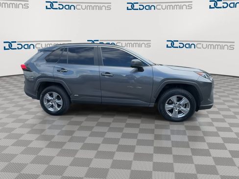 Used 2022 Toyota RAV4 LE AWD/4WD image 9