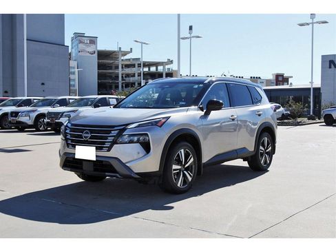 Used 2024 Nissan Rogue SL w/ SL Premium Package image 2