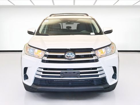 Used 2019 Toyota Highlander LE w/ Carpet Mat Package (TMS) image 2