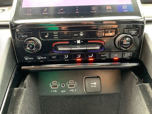 Used 2022 Jeep Grand Cherokee L Limited w/ Black Appearance Package image 30