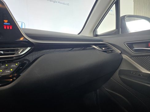 Used 2022 Toyota C-HR XLE image 22