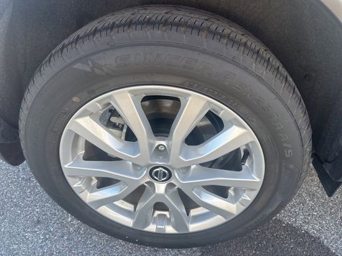 Used 2022 Nissan Rogue Sport SV image 9