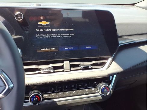 New 2026 Chevrolet Equinox LT w/ Convenience Package II FWD image 8