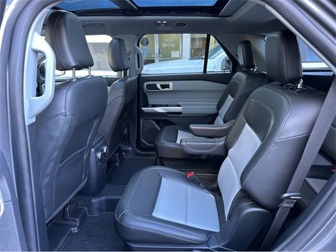 Certified 2022 Ford Explorer XLT w/ Equipment Group 202A image 18
