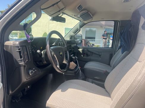 Used 2017 Chevrolet Express 2500 LS RWD image 5