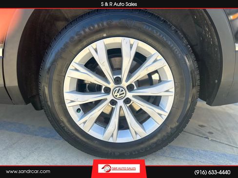 Used 2018 Volkswagen Tiguan SE FWD image 22