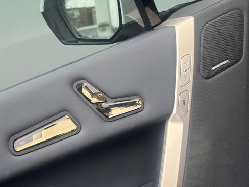 Used 2023 BMW iX xDrive50 w/ Premium Package image 29