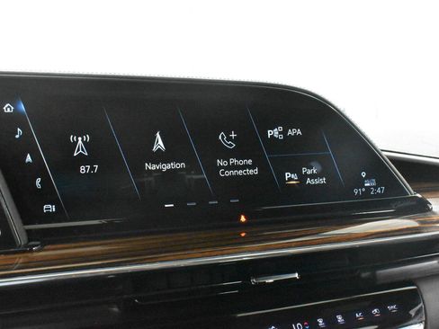 Certified 2023 Cadillac Escalade ESV Premium Luxury AWD/4WD image 15