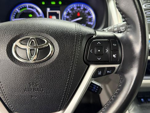 Used 2019 Toyota Highlander XLE AWD/4WD image 26