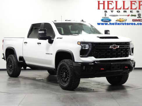 Used 2025 Chevrolet Silverado 2500 ZR2 w/ Technology Package AWD/4WD image 1