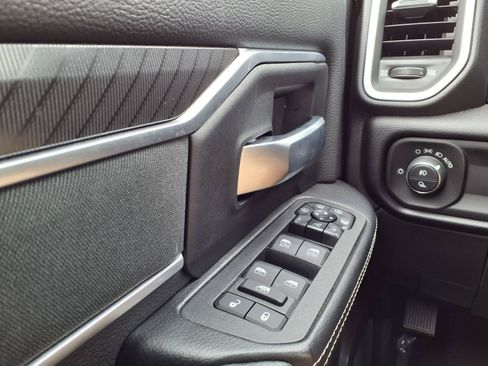 Used 2025 RAM 2500 Big Horn AWD/4WD image 13