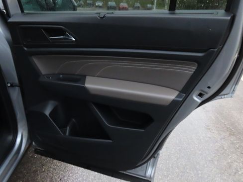 Used 2021 Volkswagen Atlas SEL Premium image 13