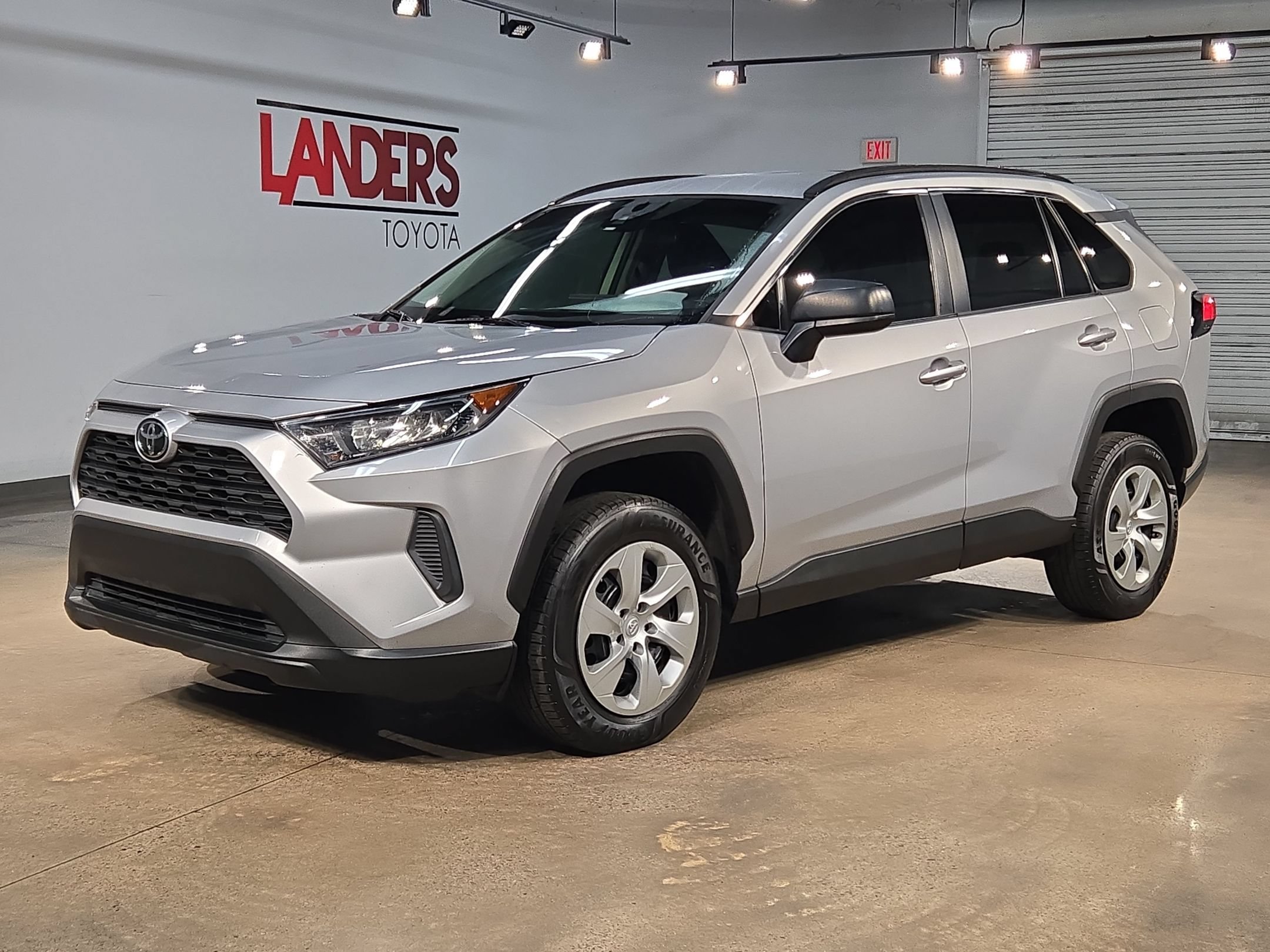 Used 2020 Toyota RAV4 LE FWD image 3
