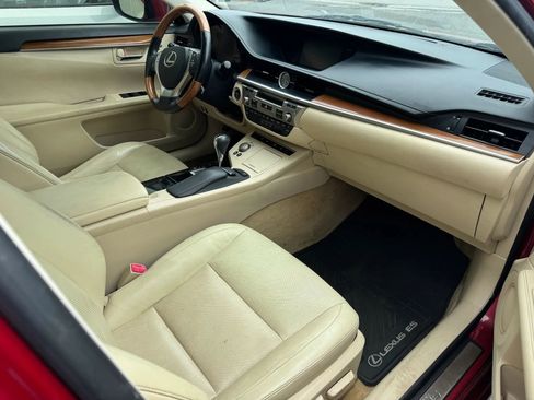 Used 2015 Lexus ES 300h w/ Navigation System Package FWD image 12