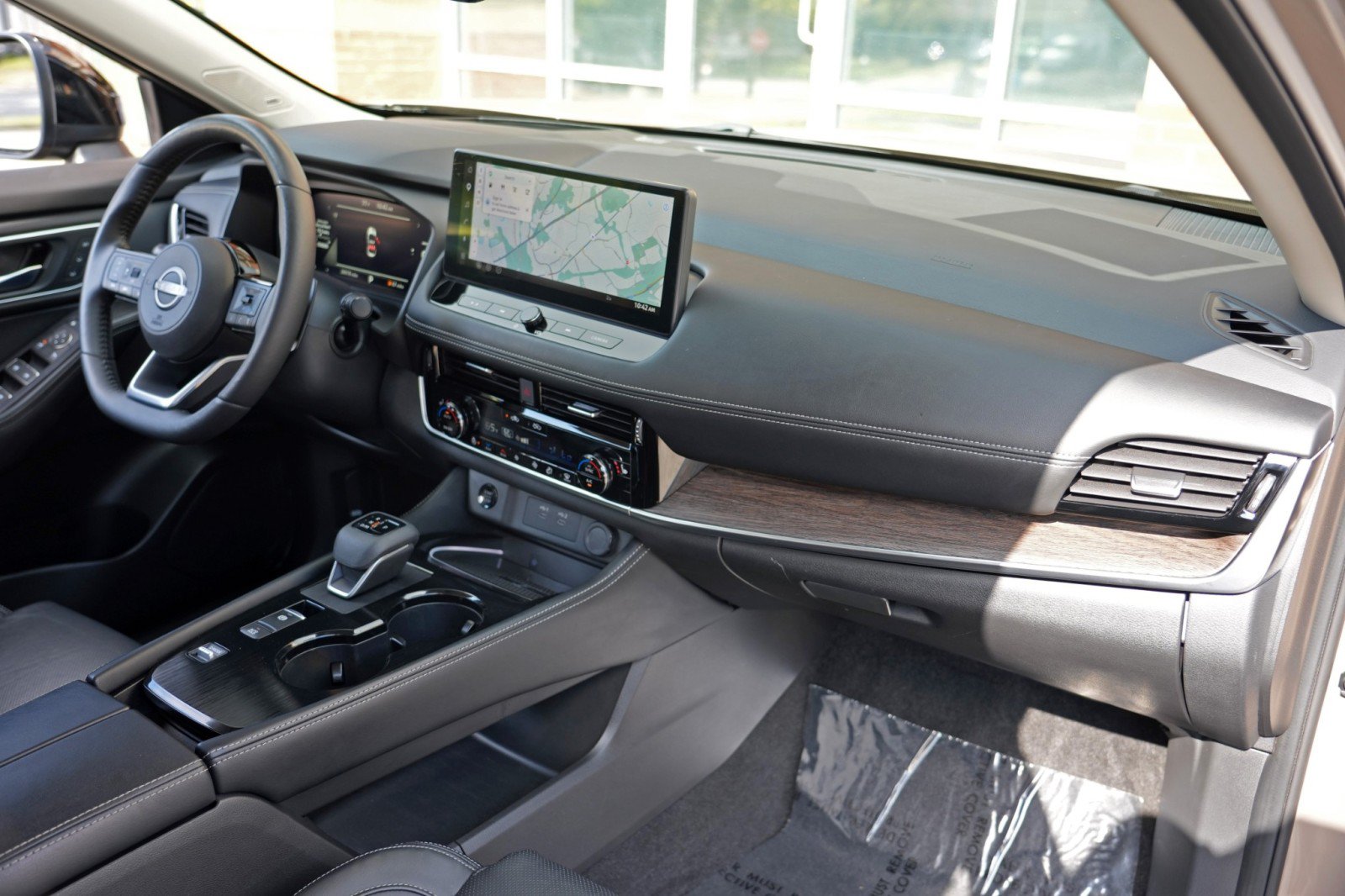 Used 2024 Nissan Rogue Platinum w/ Platinum Premium Package FWD image 14