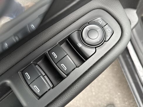 Used 2022 GMC Terrain SLE w/ Driver Convenience Package image 16