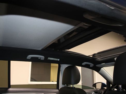 Used 2016 Volkswagen Golf Limited Edition image 29