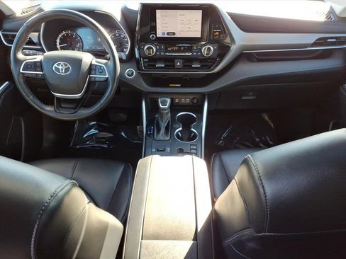 Used 2024 Toyota Highlander XLE image 12