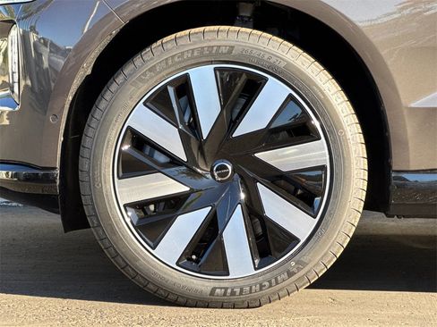 New 2025 Volvo EX90 Plus w/ Protection Package Premier image 25