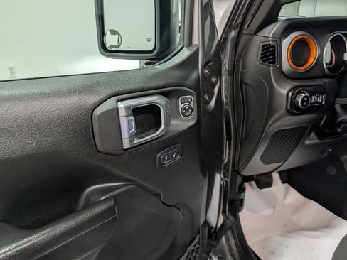 Used 2022 Jeep Gladiator Mojave w/ Cold Weather Group image 15