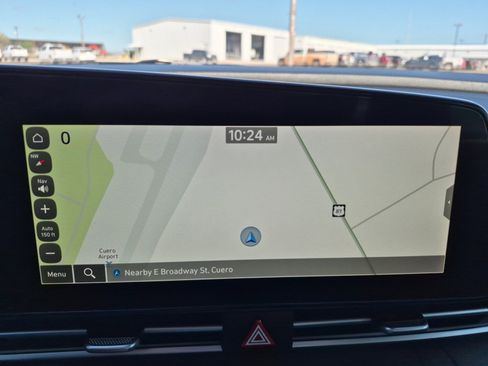 Used 2025 Hyundai Elantra SEL image 14