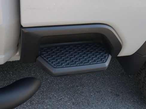 Used 2025 Chevrolet Silverado 2500 Custom w/ Custom Value Package image 25