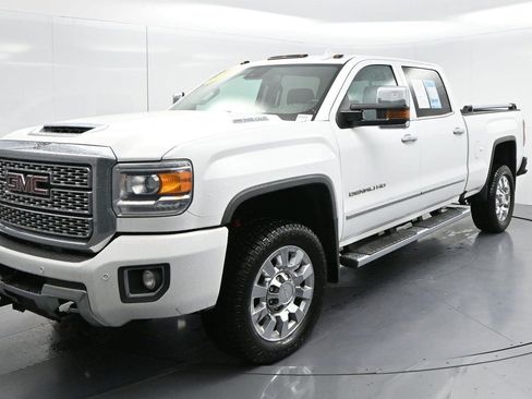 Used 2019 GMC Sierra 2500 Denali w/ Duramax Plus Package AWD/4WD image 3