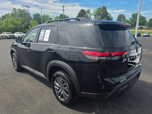 Used 2025 Nissan Pathfinder SV AWD/4WD image 5