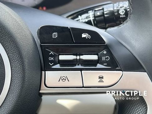 Used 2025 Hyundai Elantra Limited FWD image 19
