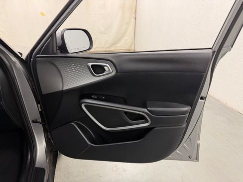 Used 2022 Kia Soul LX FWD image 9
