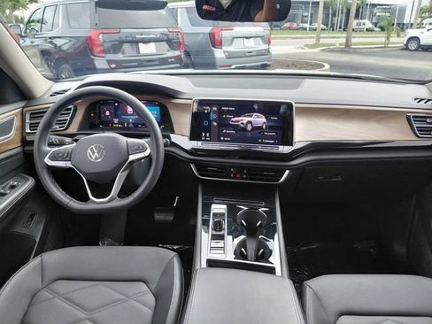 Used 2024 Volkswagen Atlas SE FWD image 18