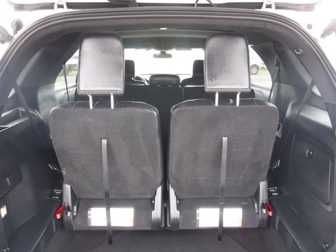 Used 2018 Ford Explorer XLT w/ Equipment Group 202A image 7