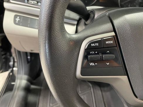Used 2017 Hyundai Elantra SE FWD image 27