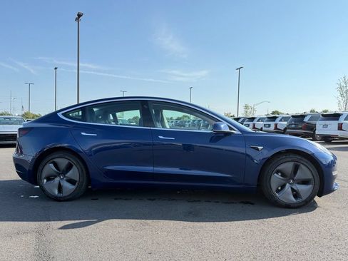 Used 2019 Tesla Model 3 RWD image 4