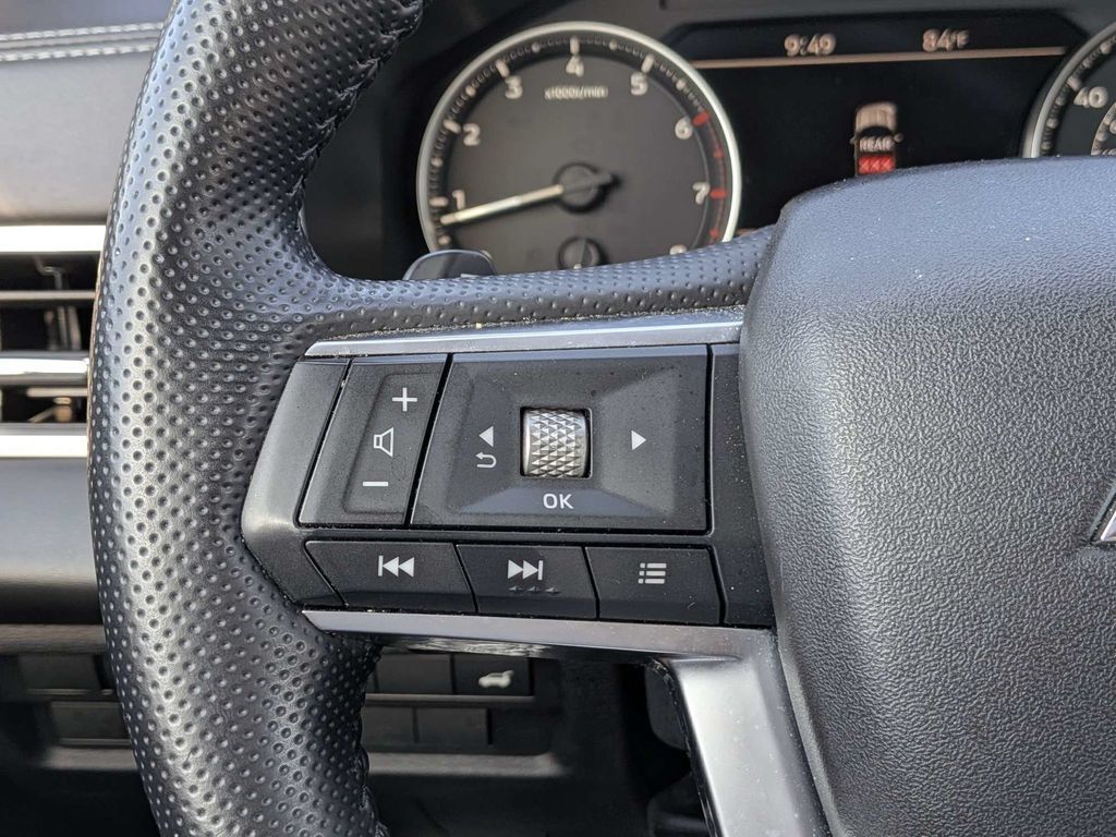 Used 2025 Mitsubishi Outlander SE FWD image 26