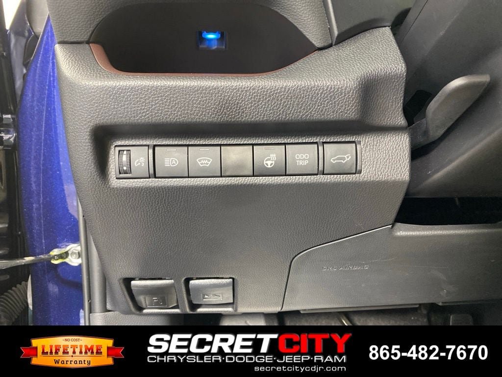 Used 2025 Toyota RAV4 Limited w/ Weather Package AWD/4WD image 13