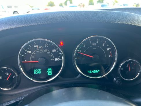 Used 2016 Jeep Wrangler Sahara w/ Connectivity Group AWD/4WD image 10