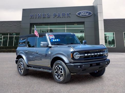 Used 2024 Ford Bronco Outer Banks AWD/4WD image 1