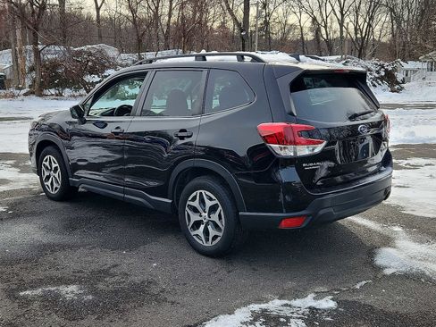 Used 2023 Subaru Forester Premium image 4