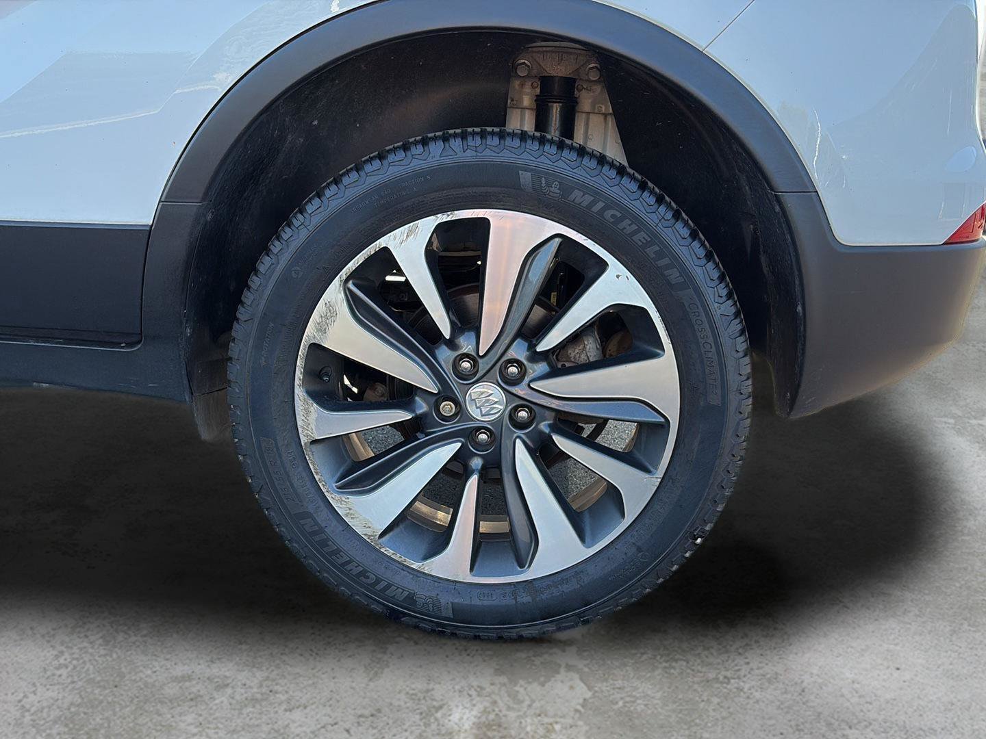 Used 2021 Buick Encore Preferred AWD/4WD image 17