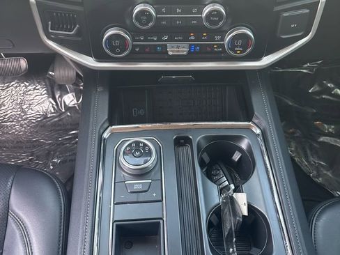 Used 2024 Ford Expedition XLT RWD image 22