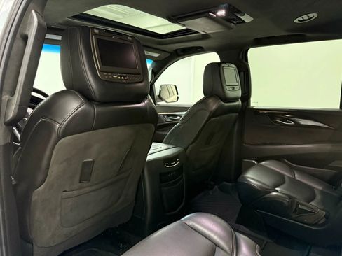 Used 2019 Cadillac Escalade Platinum image 35