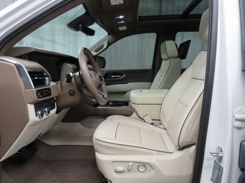 Used 2025 GMC Yukon Denali image 9