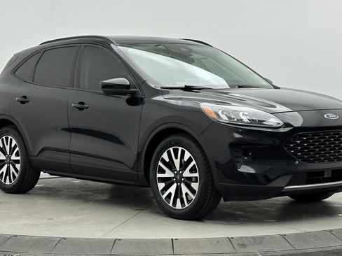 Used 2020 Ford Escape SE Sport image 3