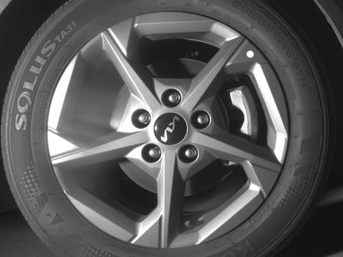 Used 2025 Kia K4 LXS image 12