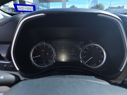 Used 2023 Toyota Highlander XLE image 10