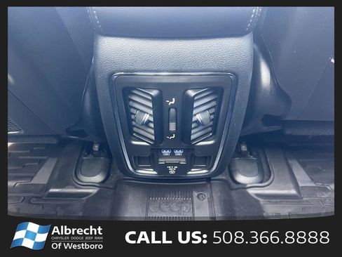 Used 2022 Jeep Grand Cherokee Limited w/ Trailer Tow Group IV AWD/4WD image 24