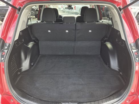 Used 2017 Toyota RAV4 LE image 9