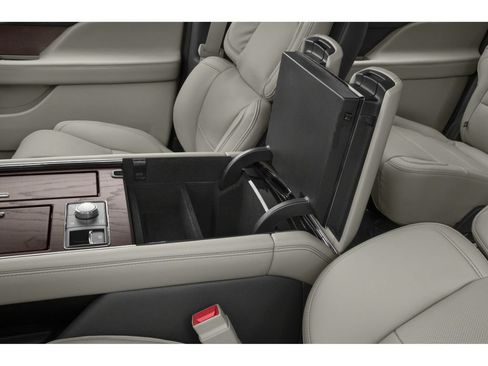 Used 2023 Lincoln Navigator L Reserve AWD/4WD image 10